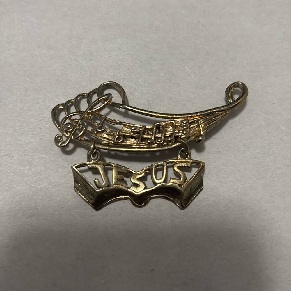 Jesus musical note brooch pin
